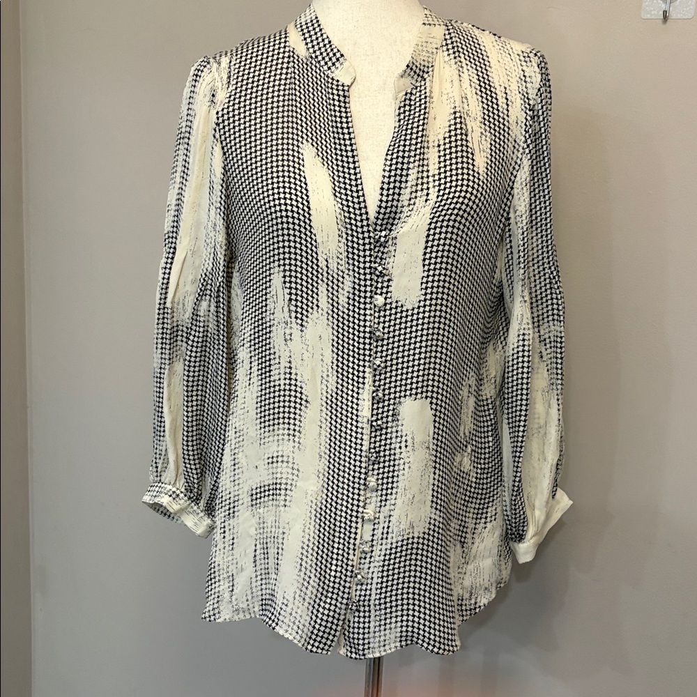 Parker silk blouse Black and White Button Down Shirt size Medium M